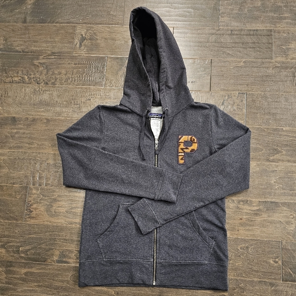 Patagonia Charcoal Full-Zip Hoodie with Orange 'P' Patch - Picture 4 of 7